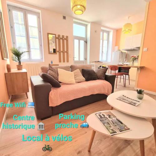 Chez Raphael Local a Velos Au Centre Historique in Tonnerre, France