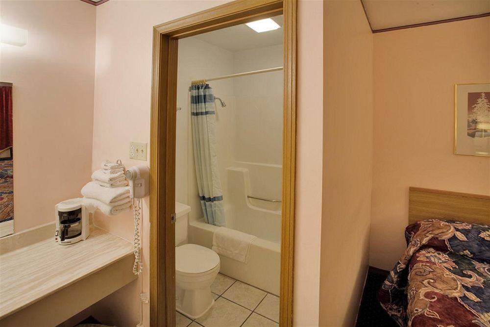 Americas Best Value Inn Murphysboro Carbondale - photo 13