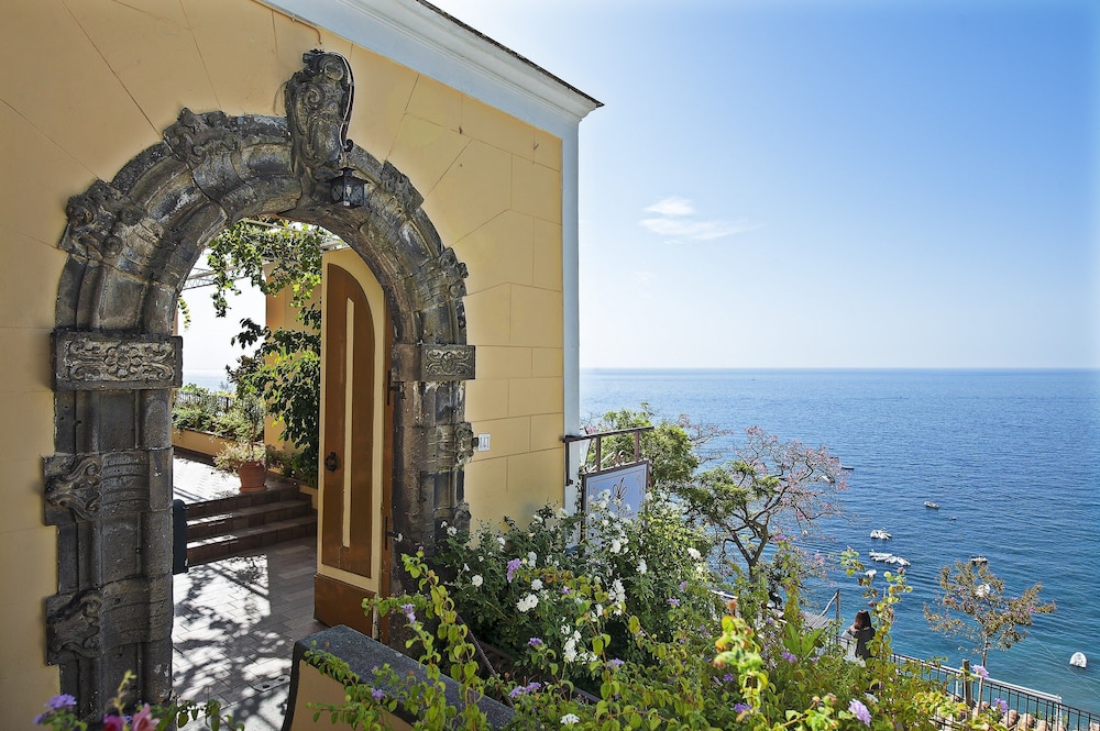 Albergo California - carbon neutral hotel in Positano