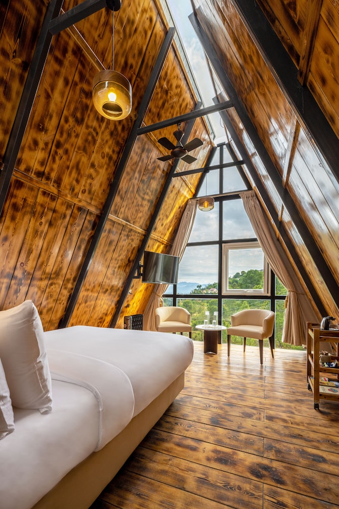 Amã Stays & Trails Serendipity Ranikhet in Ranikhet, India