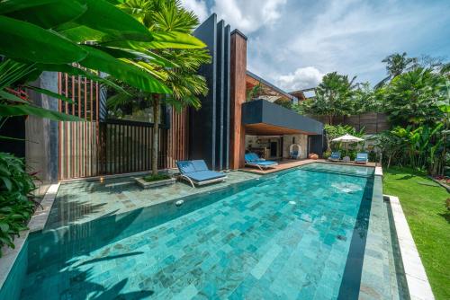 Villa Sandro 3BR Escape Lush Jungle Views & Pool — 4-Star Luxury Hotel in Ubud, Indonesia