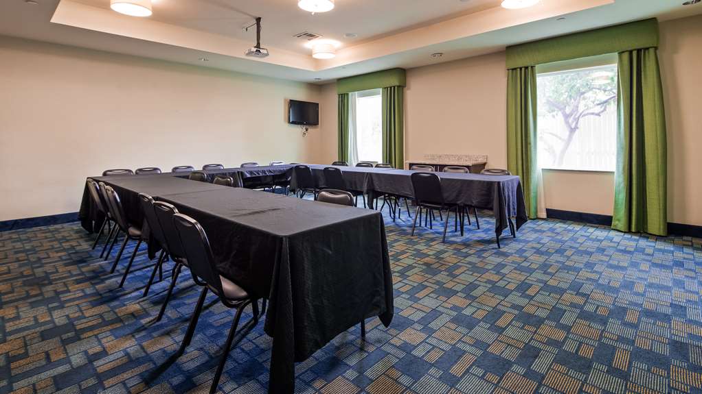 Best Western Plus Carrizo Springs Inn & Suites - photo 12