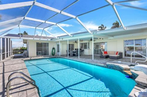 Villa Savoy Gulf Access — 4-Star Luxury Hotel in Cape Coral, United States