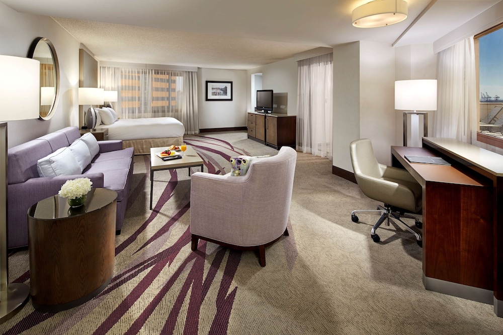 Hilton Long Beach Hotel - photo 21