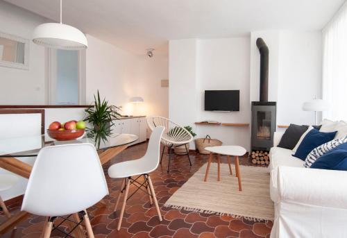 Casa Blanca Beach Apartment — 4-Star Luxury Hotel in Torredembarra, Spain