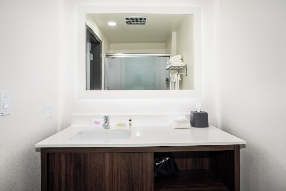 Holiday Inn Glendale Stadium & Ent Dist by IHG - photo 26