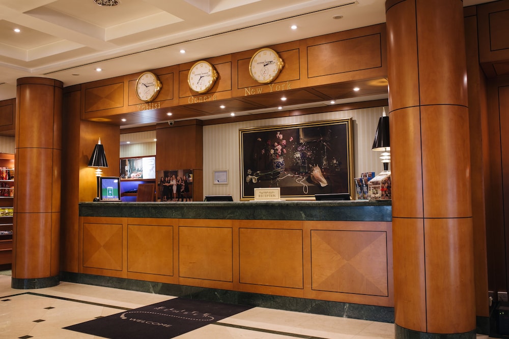 Check-in/check-out kiosk