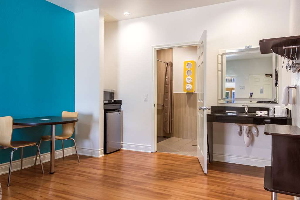 Motel 6 Houston TX North - photo 24