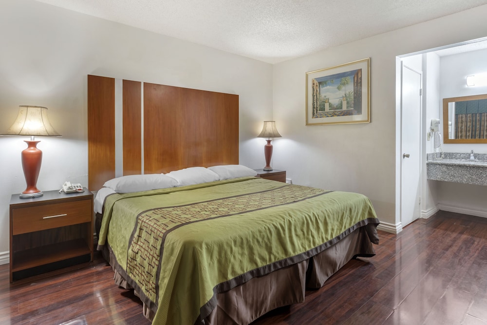Riverside Inn & Suites - photo 10