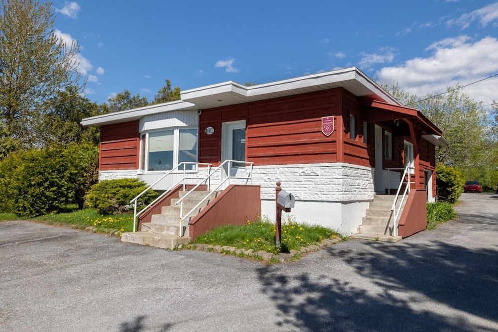 Motel Pike Route — hotel in Venise-En-Quebec