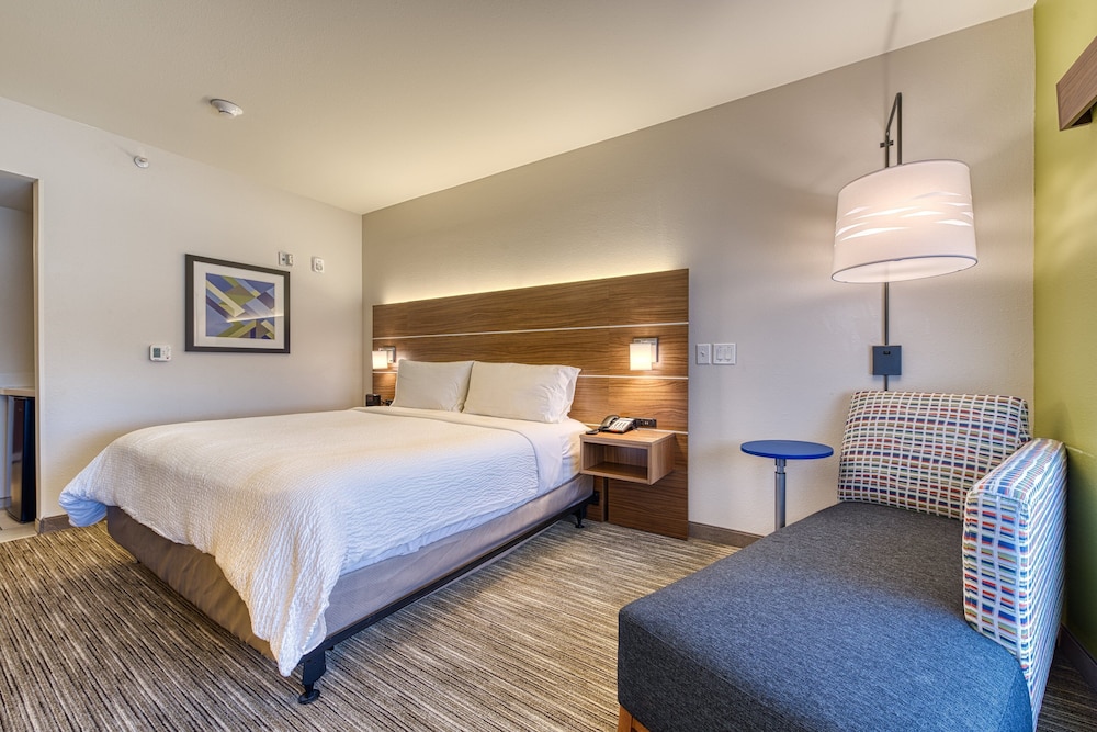 Holiday Inn Express & Suites Manitou Springs by IHG - photo 17