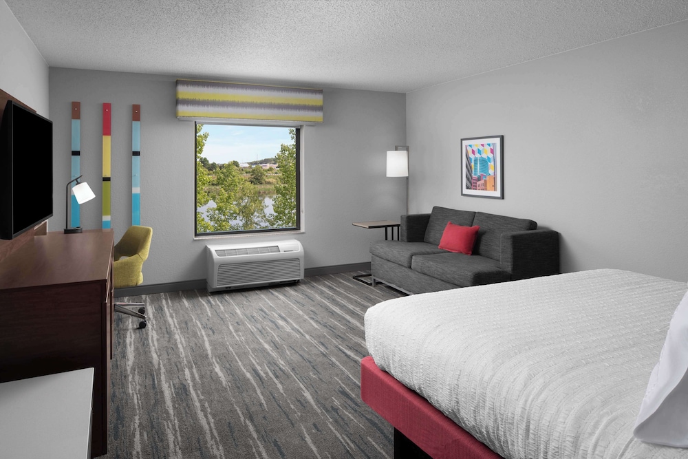 Hampton Inn & Suites Grand Rapids Airport 28th St - photo 13
