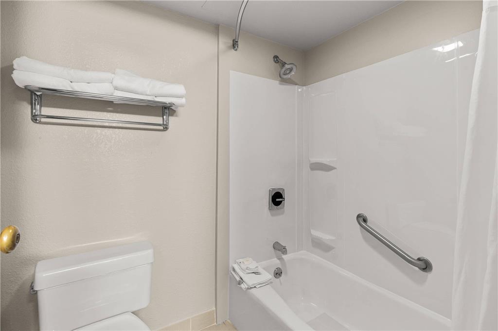 Suburban Studios Altoona - photo 14