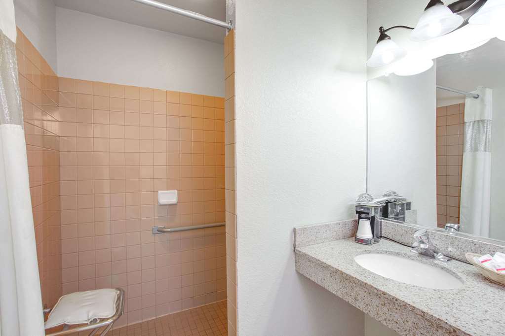 Baymont by Wyndham Coalinga - photo 7