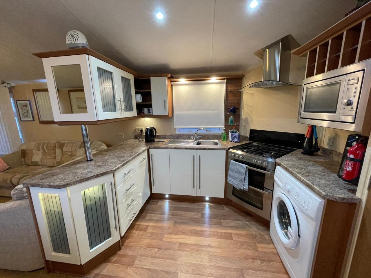 7 Rannoch Row Lovely Holiday Static Caravan For Dogs Their Owners — Forfar