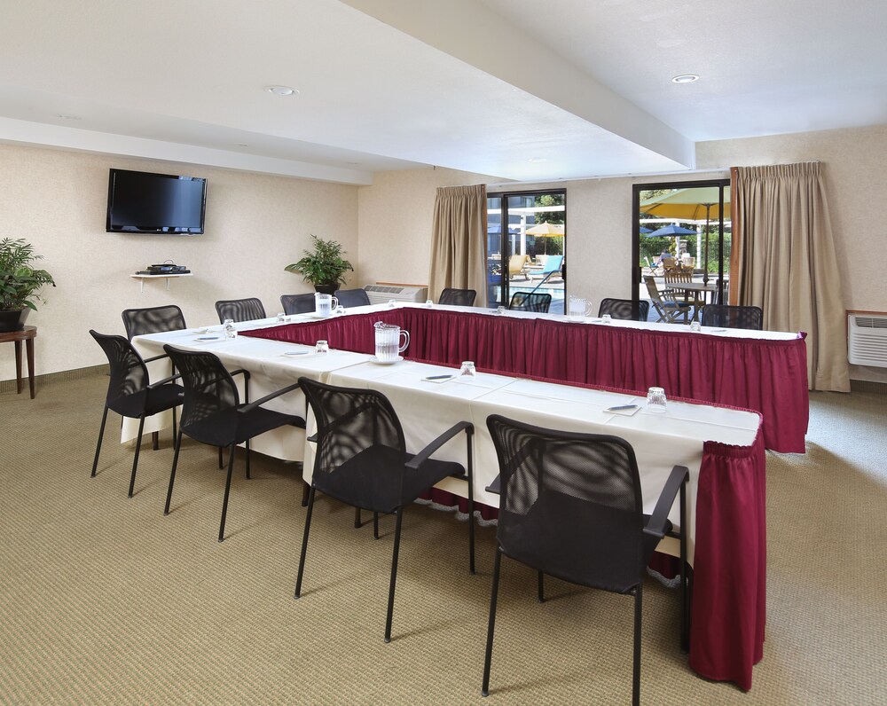 Maple Tree Inn - photo 31