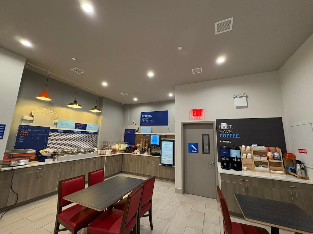 Holiday Inn Express & Suites Bronx NYC an IHG Hotel - photo 26