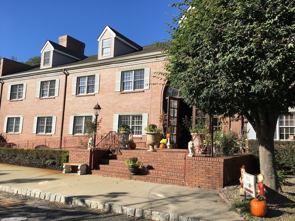 Colts Neck Inn Hotel - photo 40