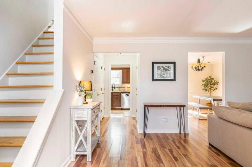 Modern Townhome With Yard 5 Min To The Battery — Smyrna