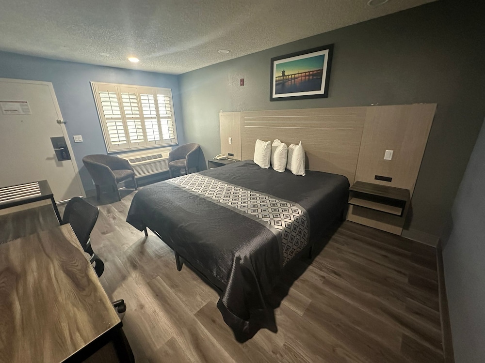 Orange Tustin Inn - photo 16