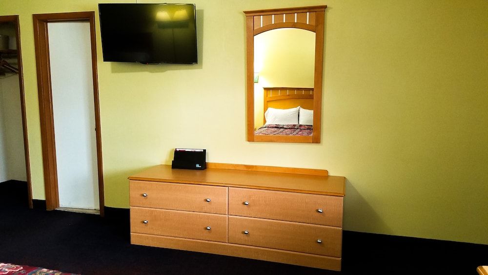 The Dunkirk Motel - photo 10