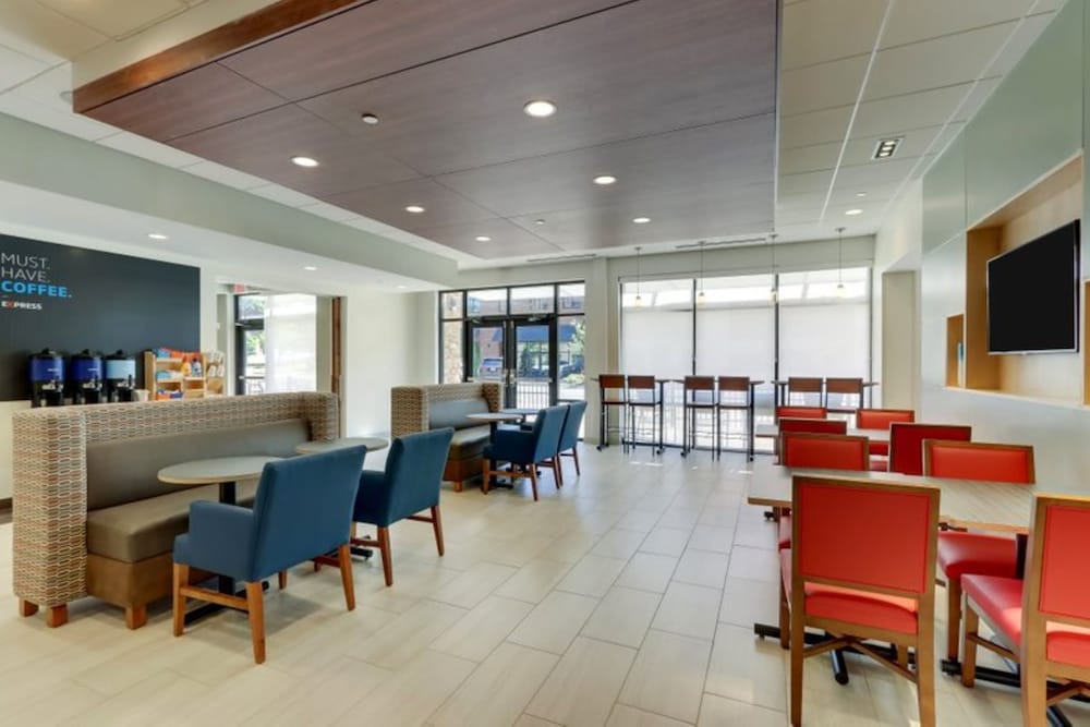Holiday Inn Express & Suites Winston Salem Sw Clemmons by IHG - photo 59