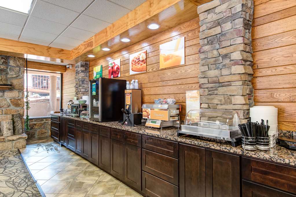 Quality Inn Creekside Downtown Gatlinburg - photo 42
