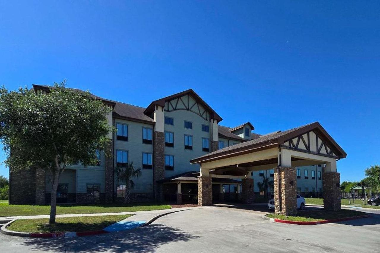 Comfort Inn & Suites Beeville TX — hotel in Beeville