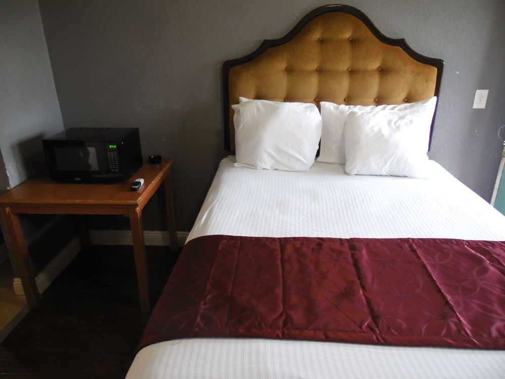 Ec Motel - photo 17