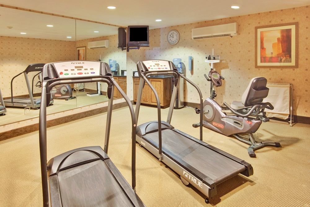 Holiday Inn Express Delano by IHG - photo 17