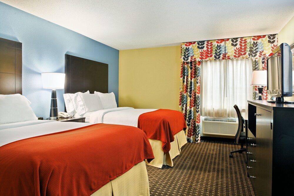 Holiday Inn Express Fort Campbell Oak Grove by IHG - photo 3