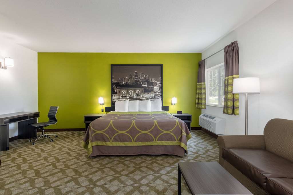 Super 8 by Wyndham De Soto - photo 18