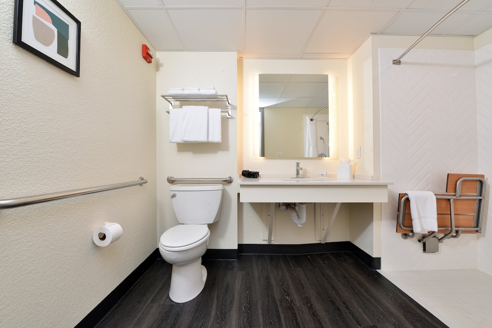 Holiday Inn Hotel & Suites Overland Park Convention Center - photo 33