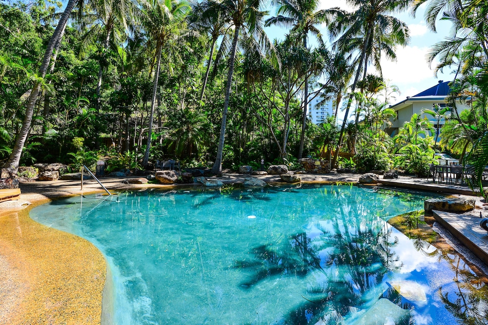 Poinciana 011 Deluxe 2 Bedroom Apartment Centrally Located With Golf Buggy — 4-Star Luxury Hotel in Whitsundays, Australia