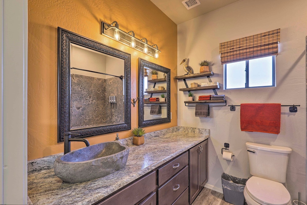 Hot Tub and View Wine Country Retreat in Cornville — hotel in Cornville