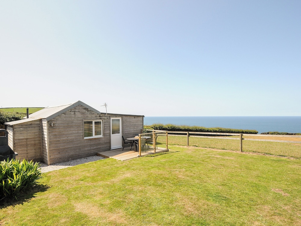 Lundy View Chalet — 4-Star Luxury Hotel in Bude, United Kingdom