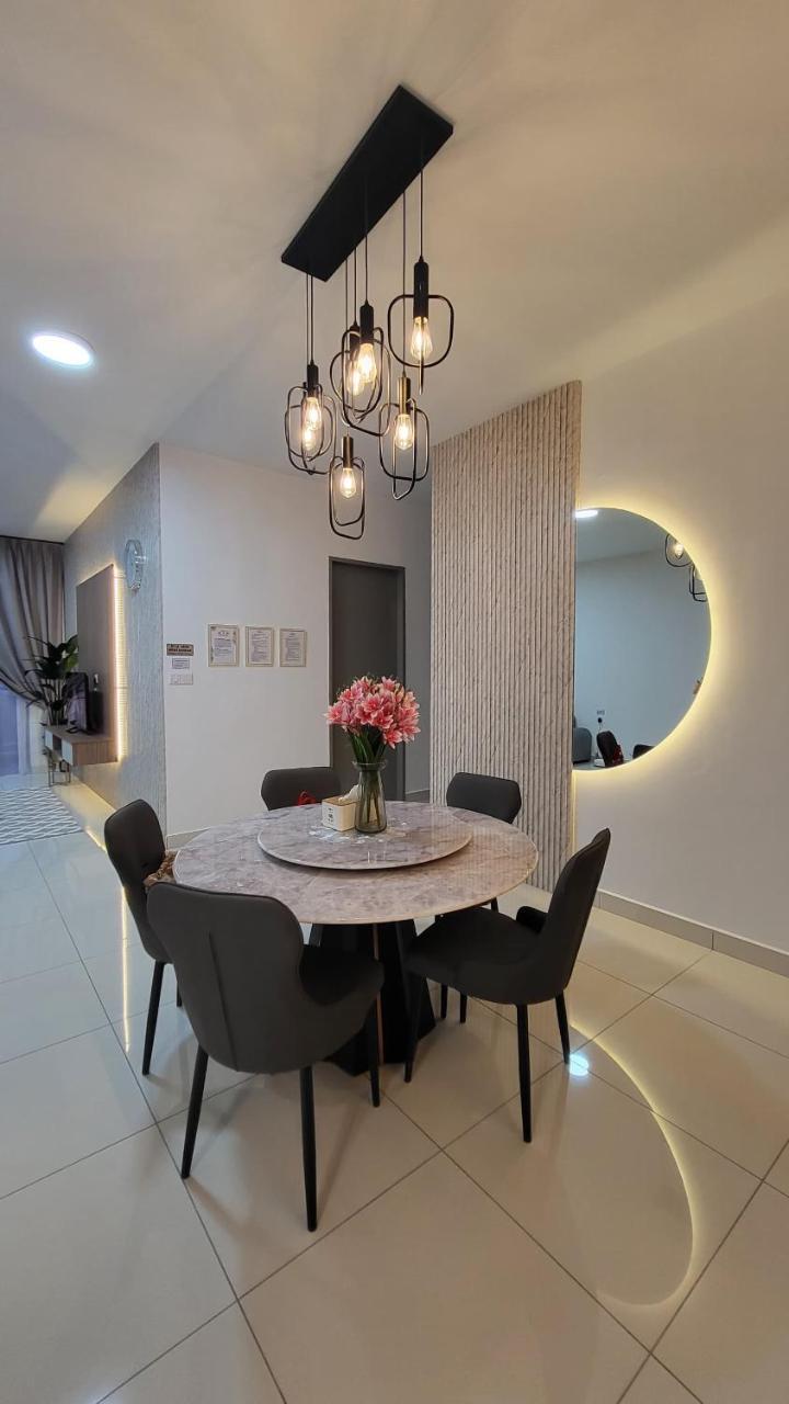 RHR Deluxe GuestHouse Kinarut Papar Sabah Island View — 4-Star Luxury Hotel in Kinarut, Malaysia