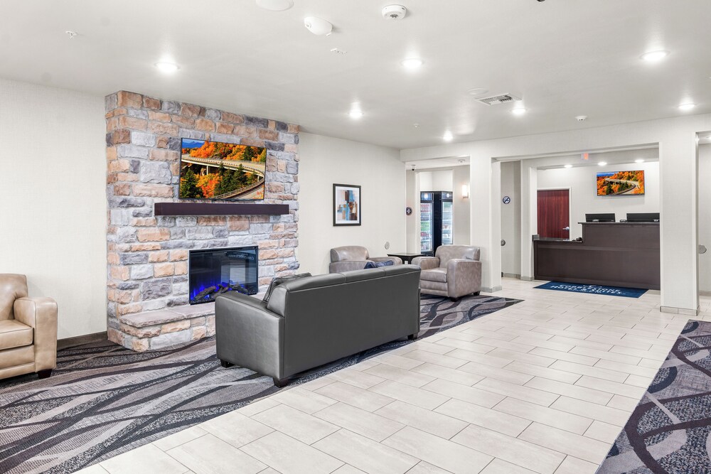 Cobblestone Hotel & Suites Denmark Green Bay - photo 6