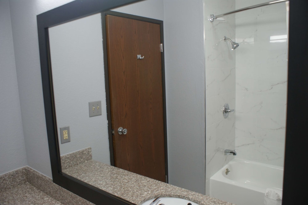 Sonesta Essential Van Buren Fort Smith - photo 14
