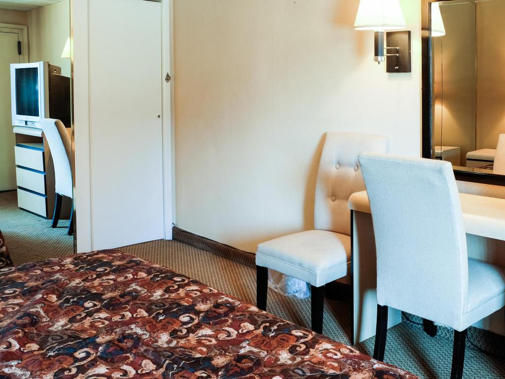 Capri Lynbrook Motor Inn - photo 29