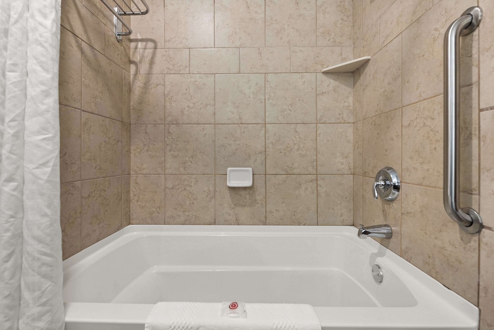 Comfort Suites Hudson I 94 - photo 15