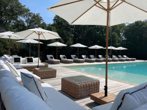 La Cheneraie De Tomelou Belle Propriete Avec Piscine Chauffee Et Gardien — Grignols