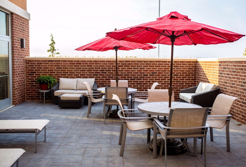 Hampton Inn Pontiac - photo 35