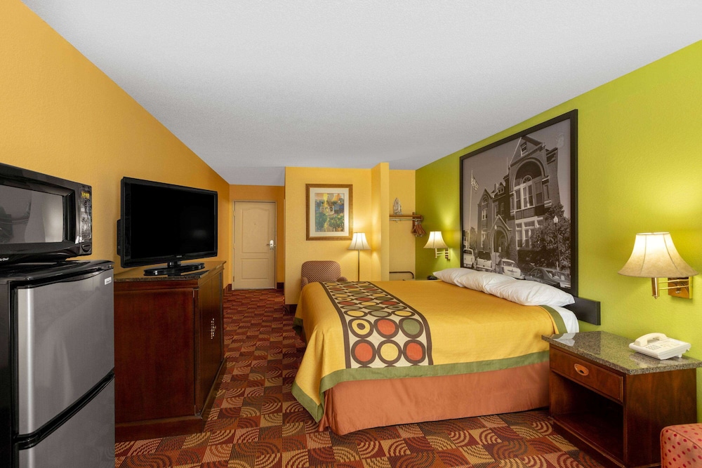 Super 8 by Wyndham Lake of the Ozarks - photo 4