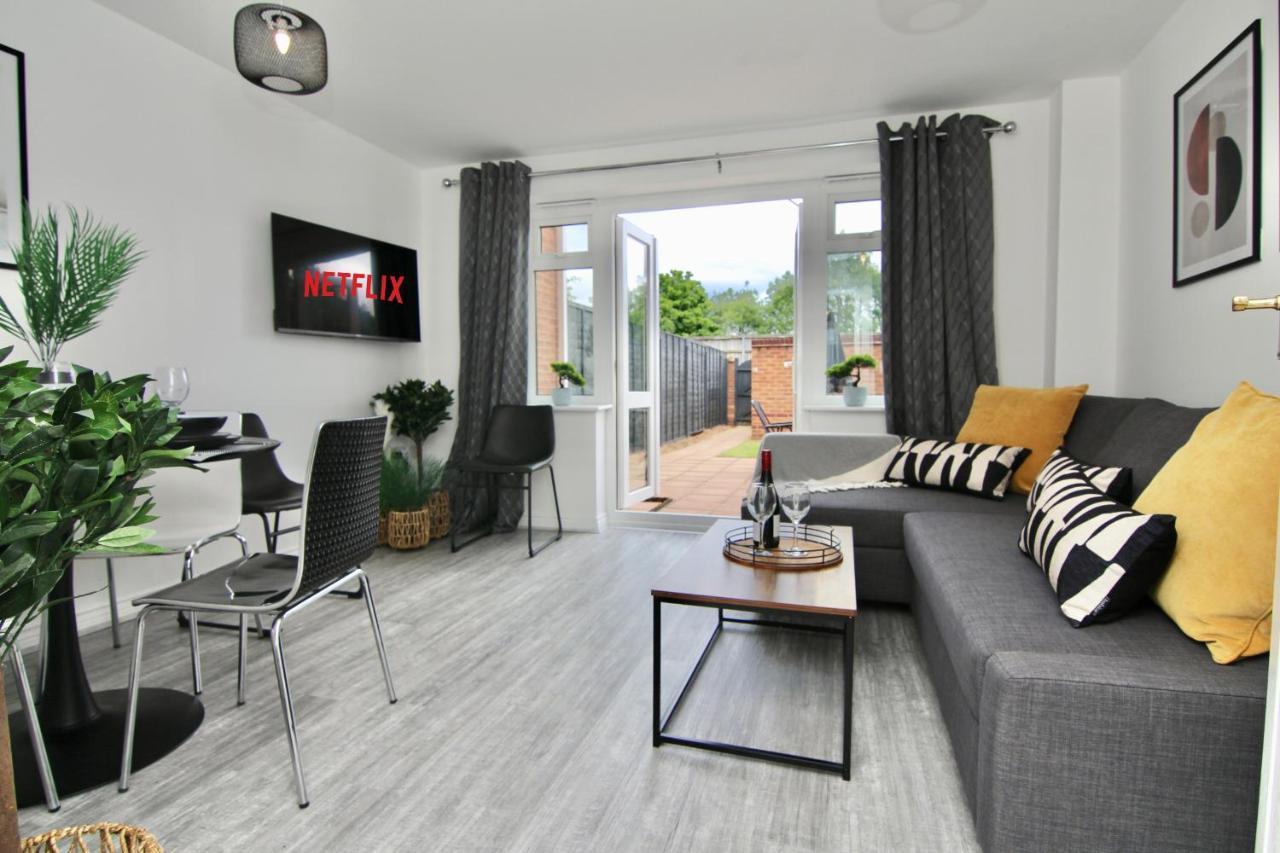 Dashing 2Bed Haven Near Coventry Centre Free Parking — 4-Star Luxury Hotel in Coventry, United Kingdom