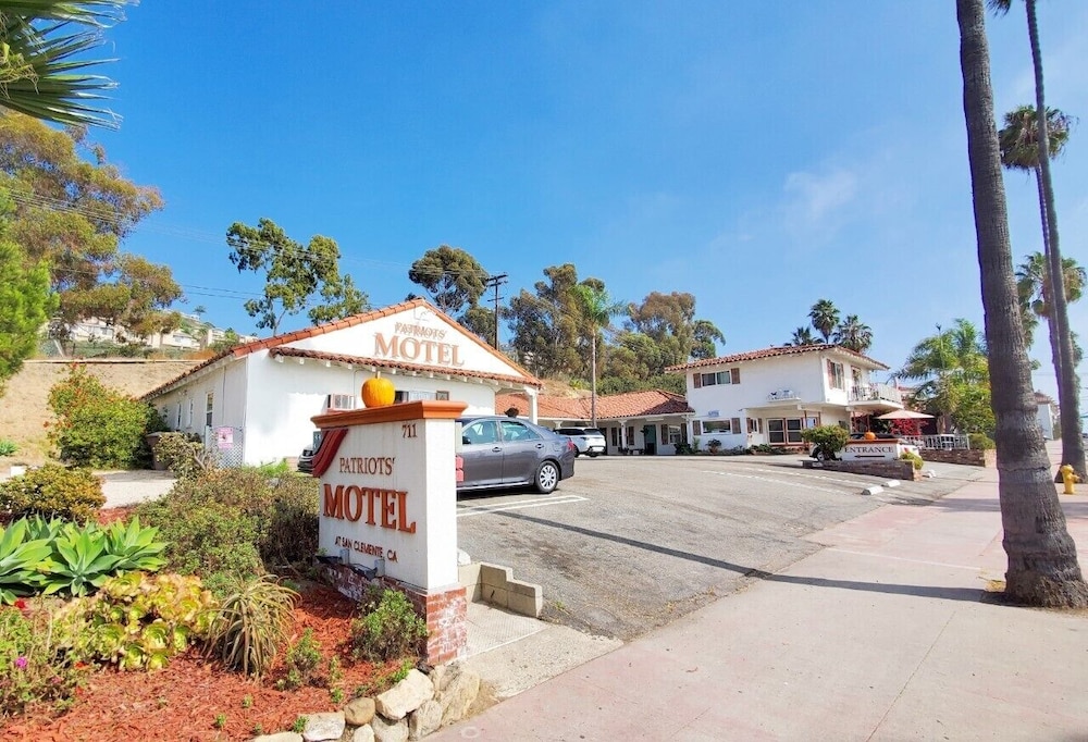 Patriots Boutique Motel - photo 15
