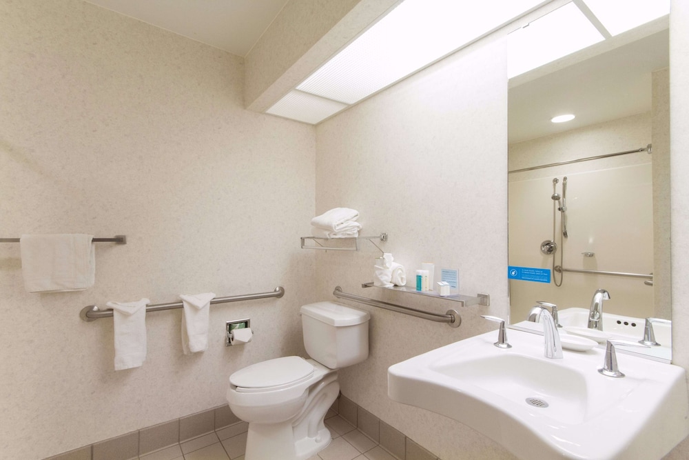 Hampton Inn Buffalo South I 90 - photo 19