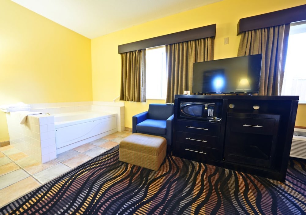 Rock Island Inn & Suites Streator IL - photo 14