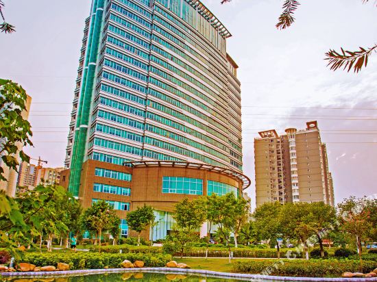 Zijin Hotel — hotel in Linjiang