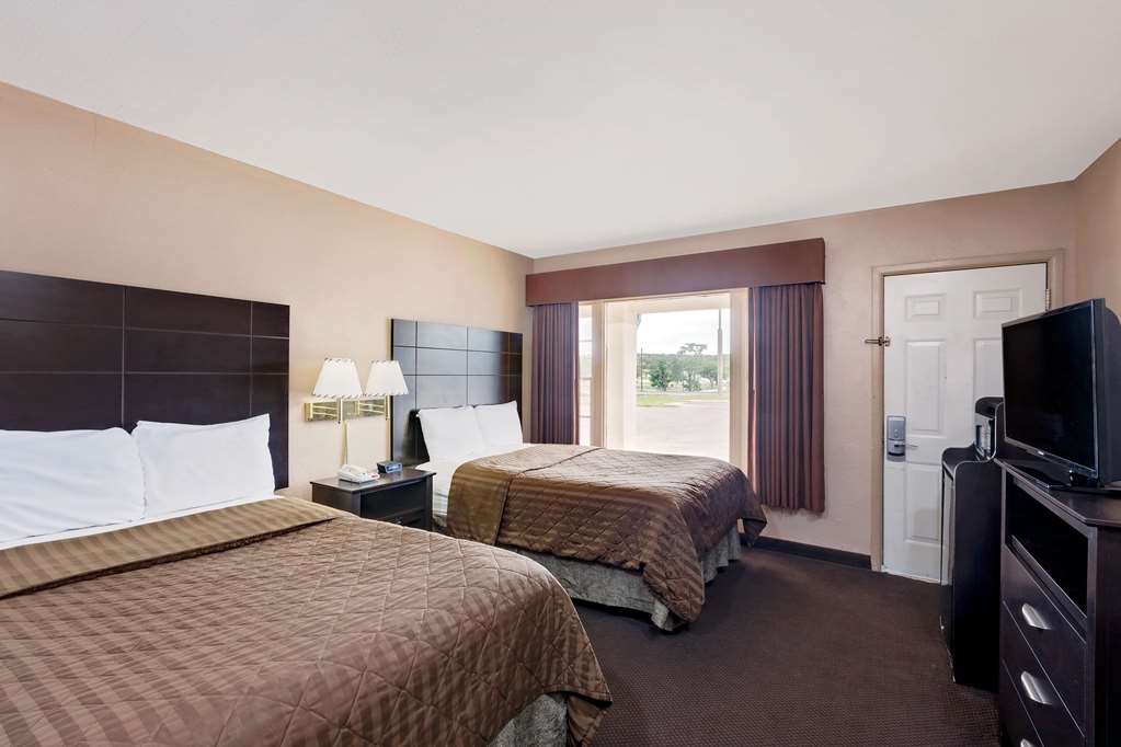 Travelodge By Wyndham Ozona - photo 13